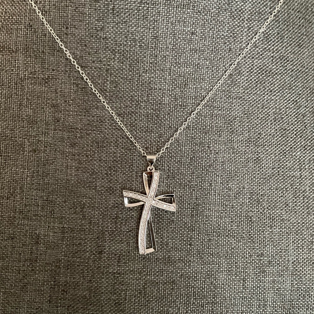 .925 Sterling silver cross necklace